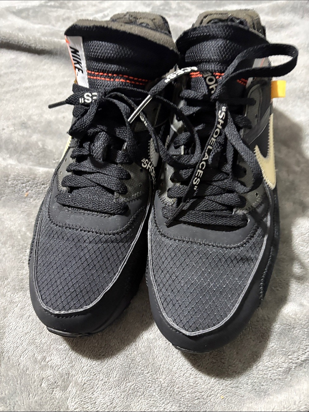 Nike Men’s Black and Cream/Off-White Low-Top Sneakers